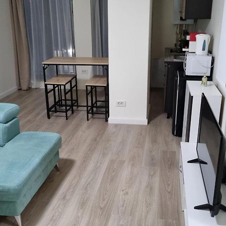 Apartament Cwa 1 Aeroport Otopeni Kültér fotó
