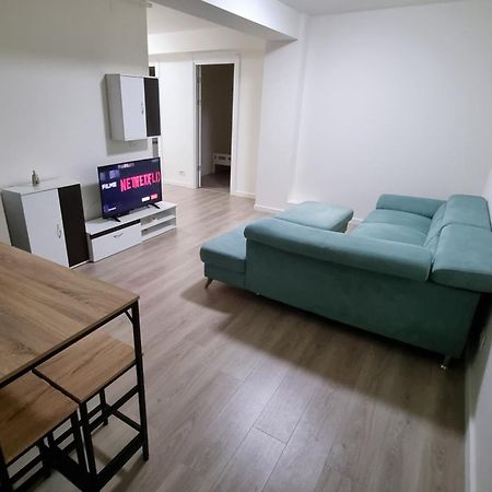 Apartament Cwa 1 Aeroport Otopeni Kültér fotó